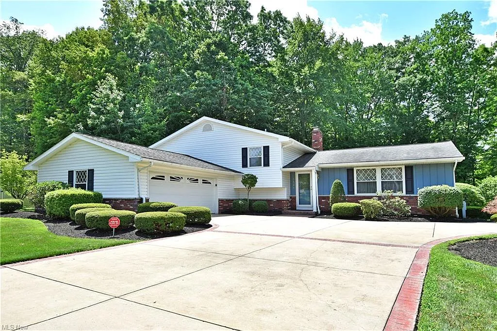 8528 Bayberry Dr NE photo 1