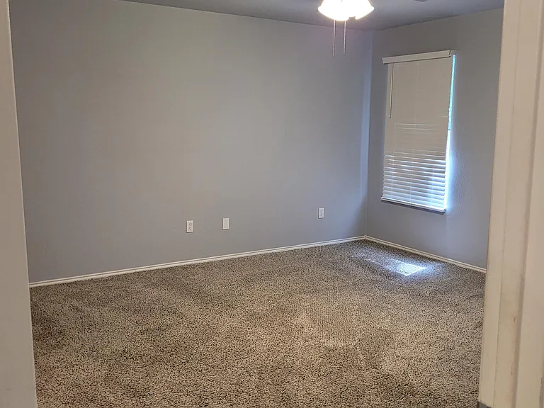 208 Alpine Dr — Photo 2