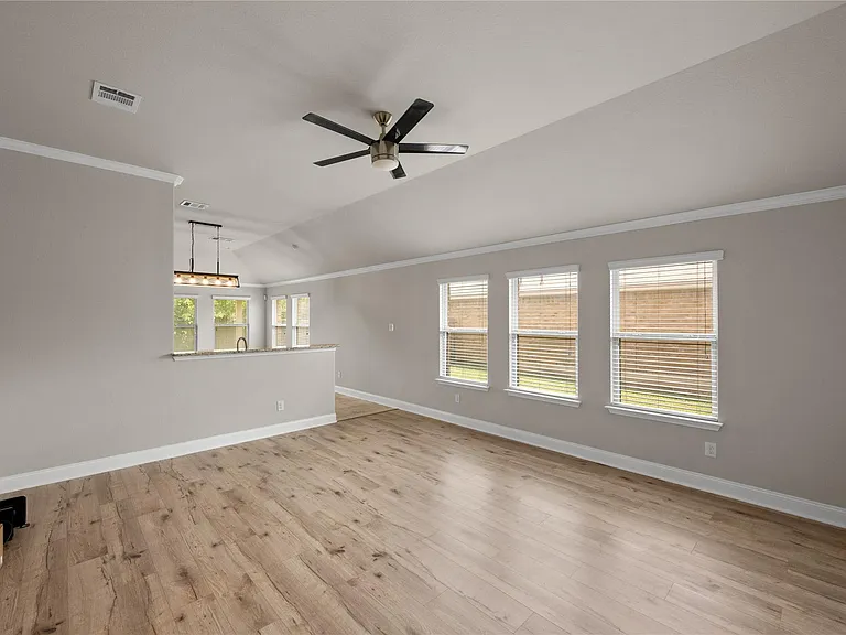 1441 Star Mdw — Photo 13
