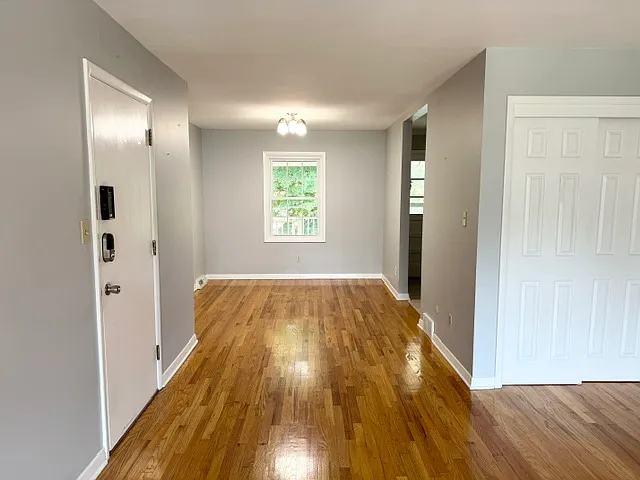 7 Regina Ct #4 — Photo 2