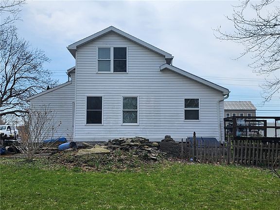 3rd image of 3181 Turnpike Rd