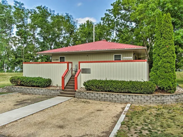 736 4th St W, Wabasha, MN 55981