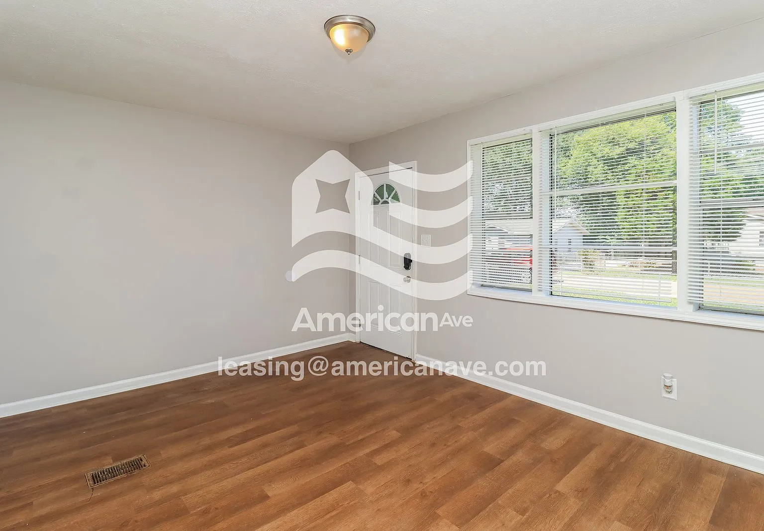 3 bed, 1.5 bath, 1103 sqft, $797 — Photo 3