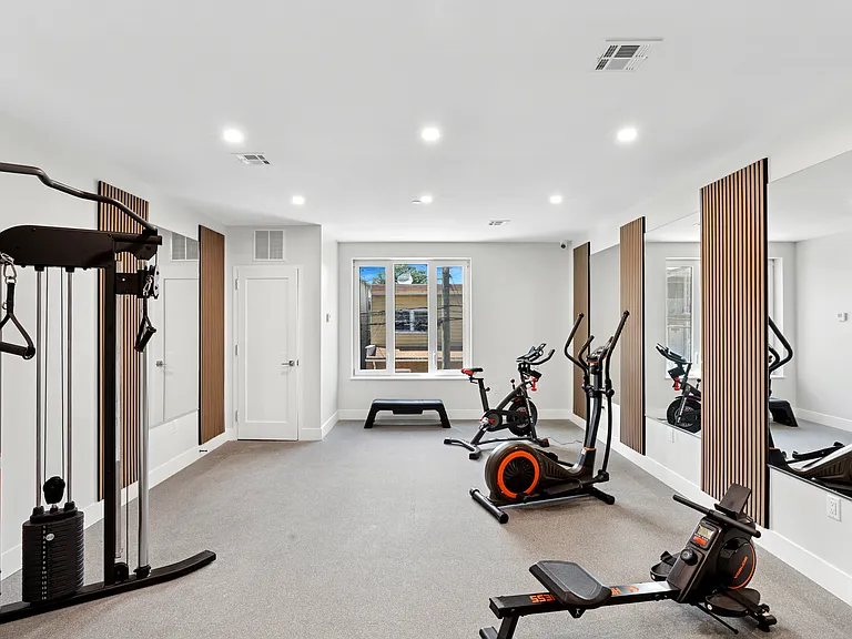 6810 Polk St — Photo 35