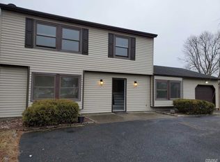 18 Forte Ave, Medford, NY 11763