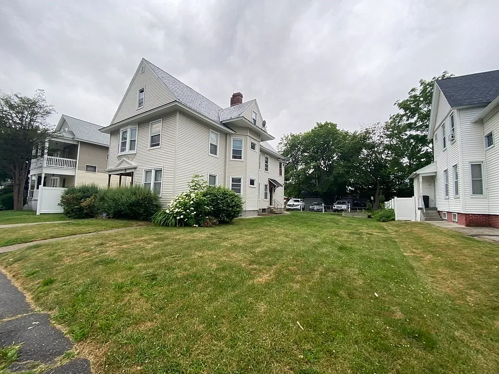 2 bed, $1,800 — Photo 2