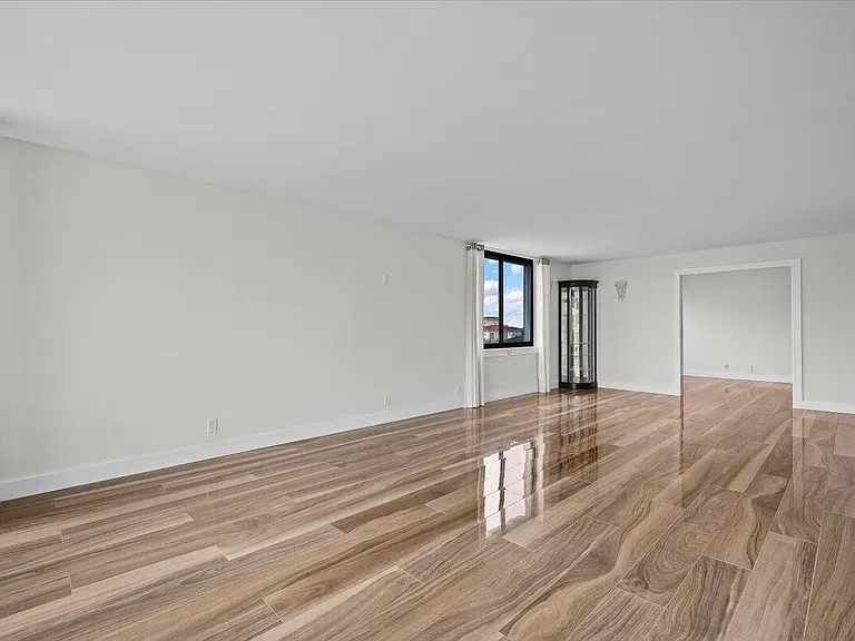 911 Ocean Dr #601 — Photo 9