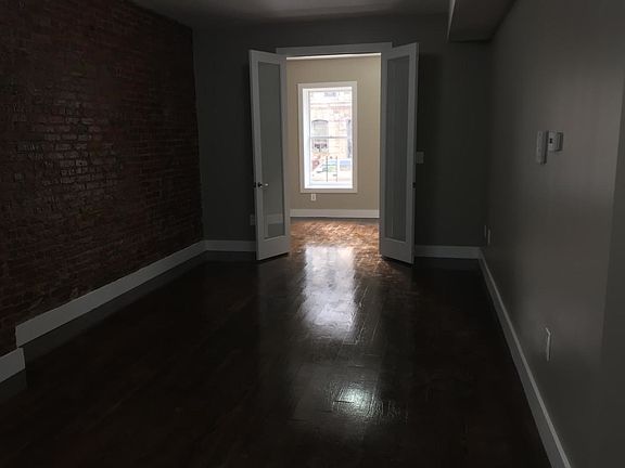 4th image of 200 Saint James Pl #1