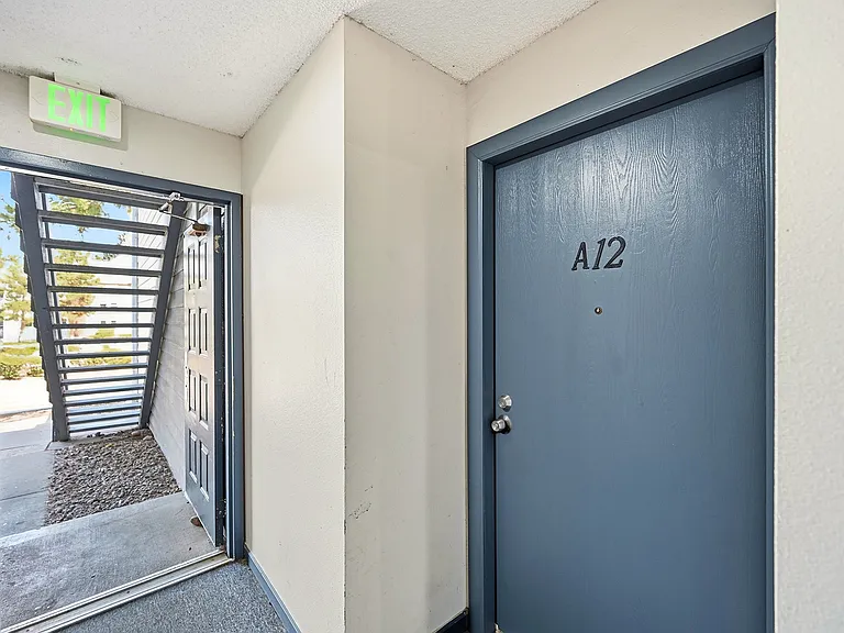 E 1st Dr — Photo 1