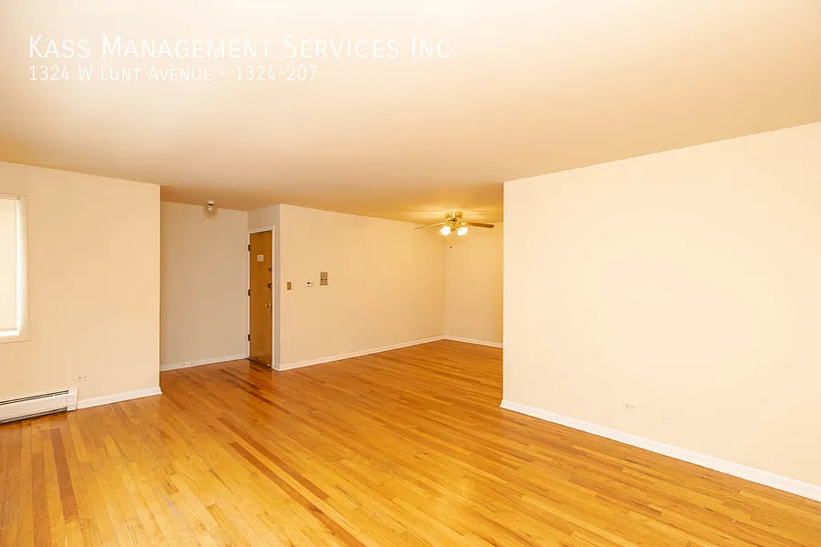Building Photo - 1324 W Lunt Ave #207