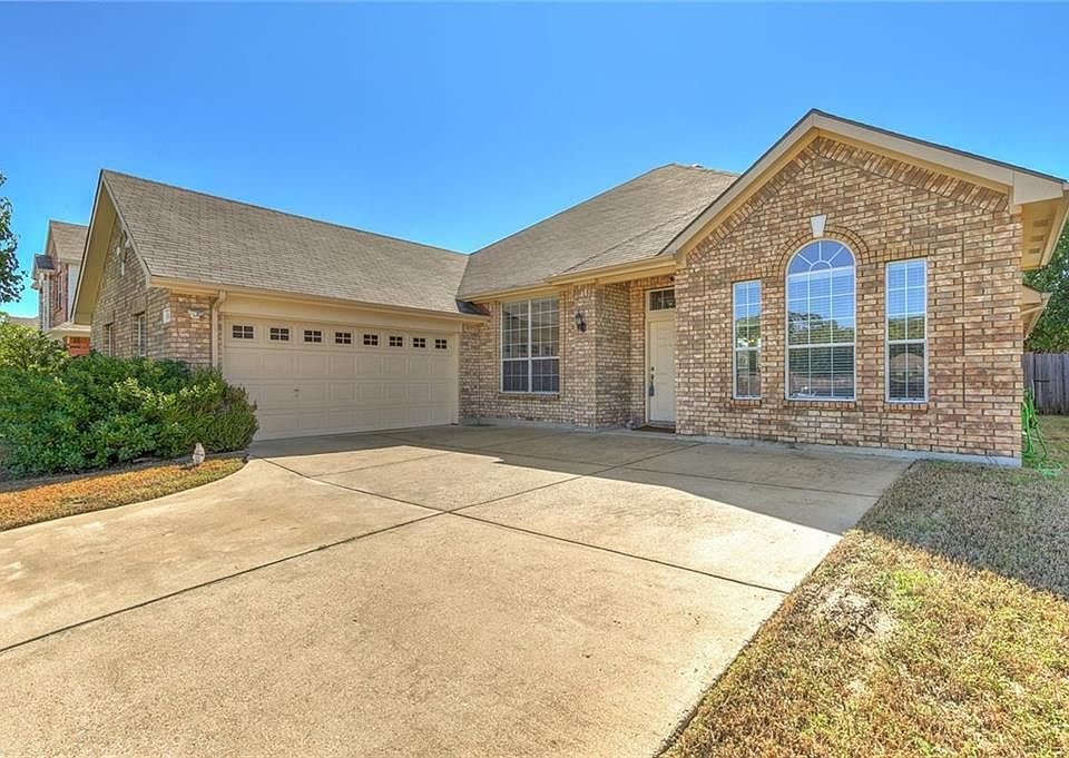 1st image of 1011 Fair Oaks Dr