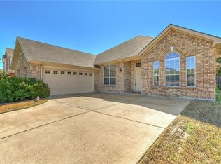 1011 Fair Oaks Dr, Grand Prairie, TX 75052