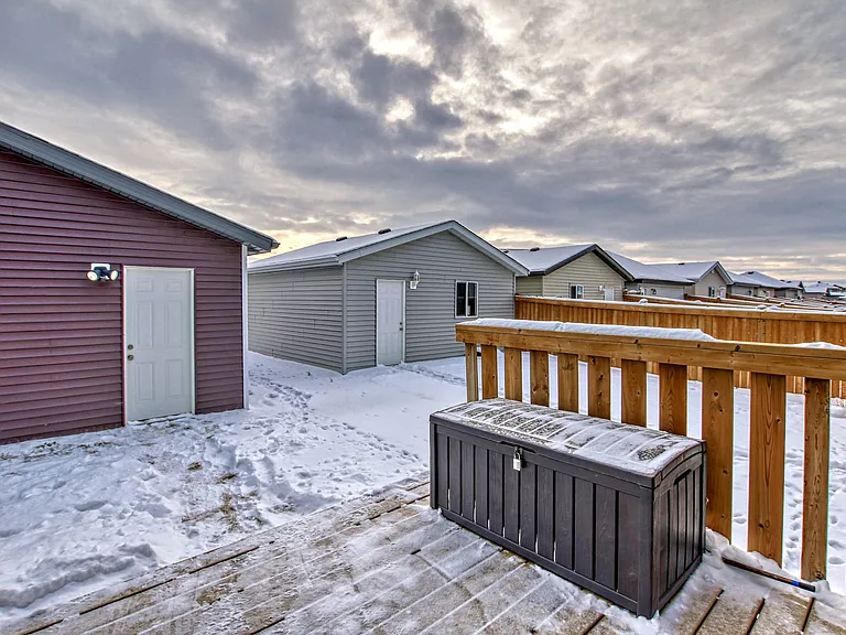 173 Cavanagh Cmn SW — Photo 39