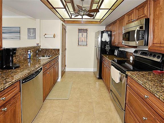 4th image of 1616 Ocean Dr APT 303