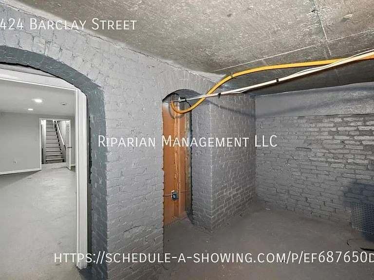 2424 Barclay St — Photo 24