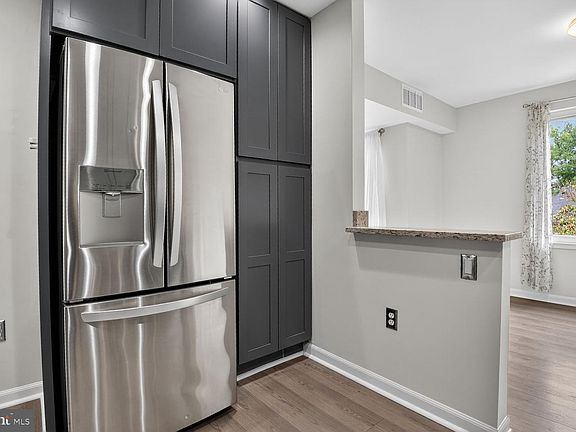 5th image of 9702 Kingsbridge Dr APT 302