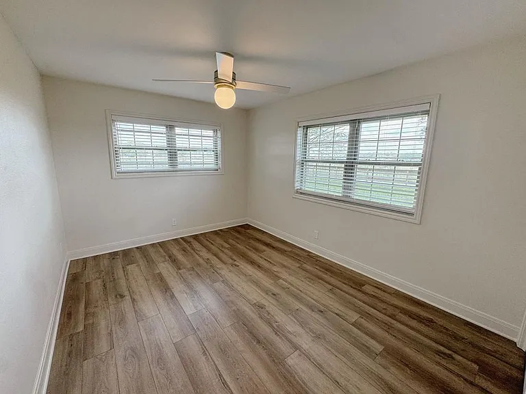 5121 FM 446 — Photo 17