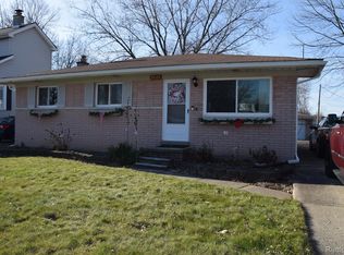 29155 McDonald St, Roseville, MI 48066