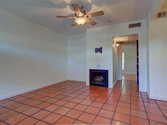 3rd image of 1509 W 39th 1/2 St #103