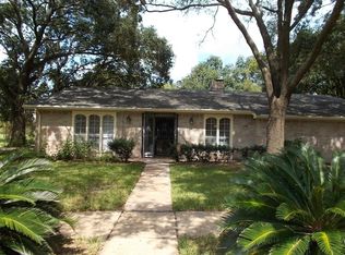 7726 Streamside Dr, Houston, TX 77088