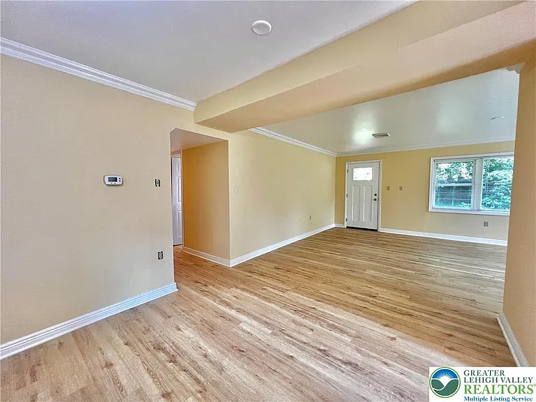 2404 Northwood Ave — Photo 7