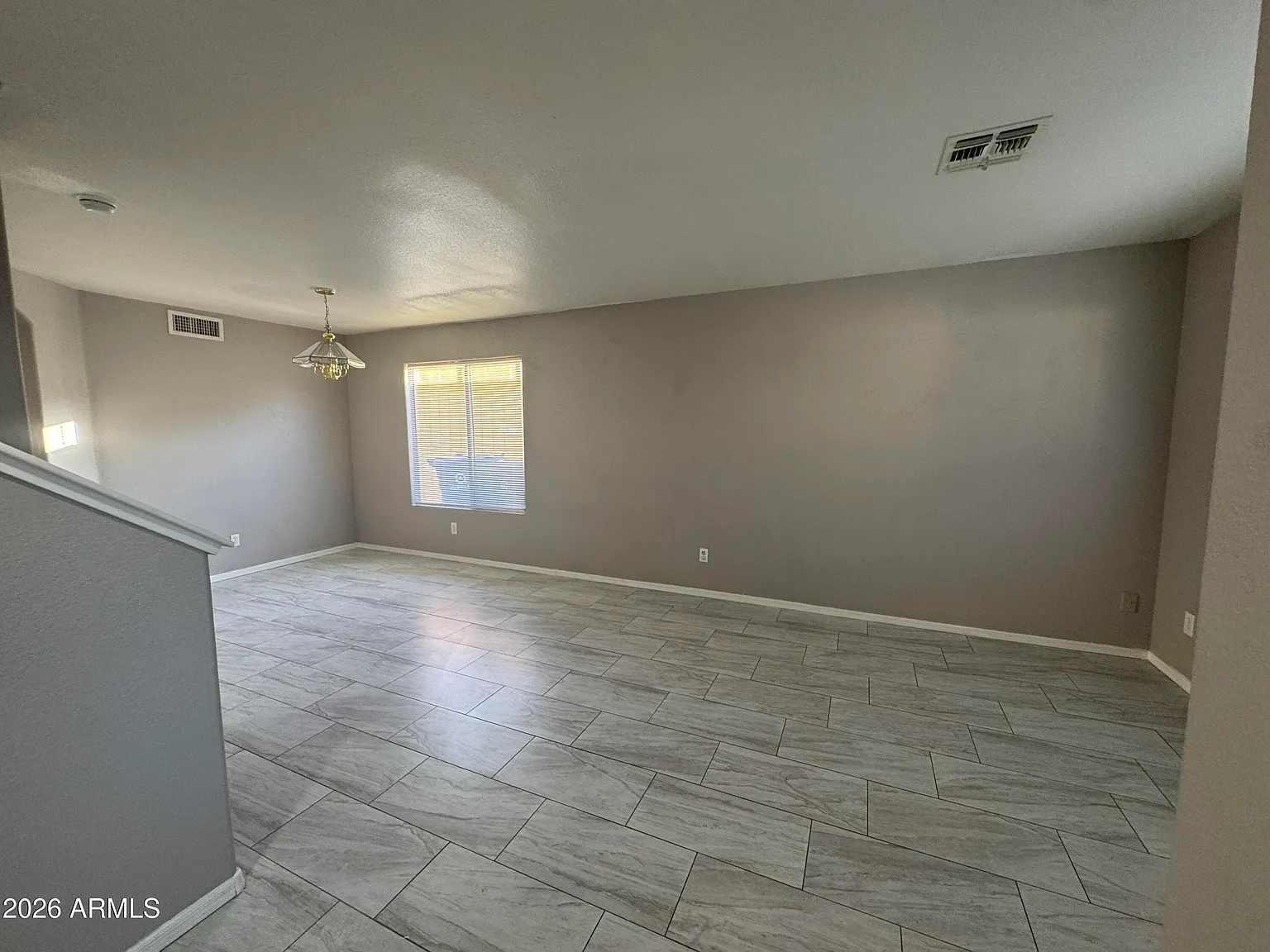 5 bed, 3.0 bath, 2304 sqft, $2,450 — Photo 2