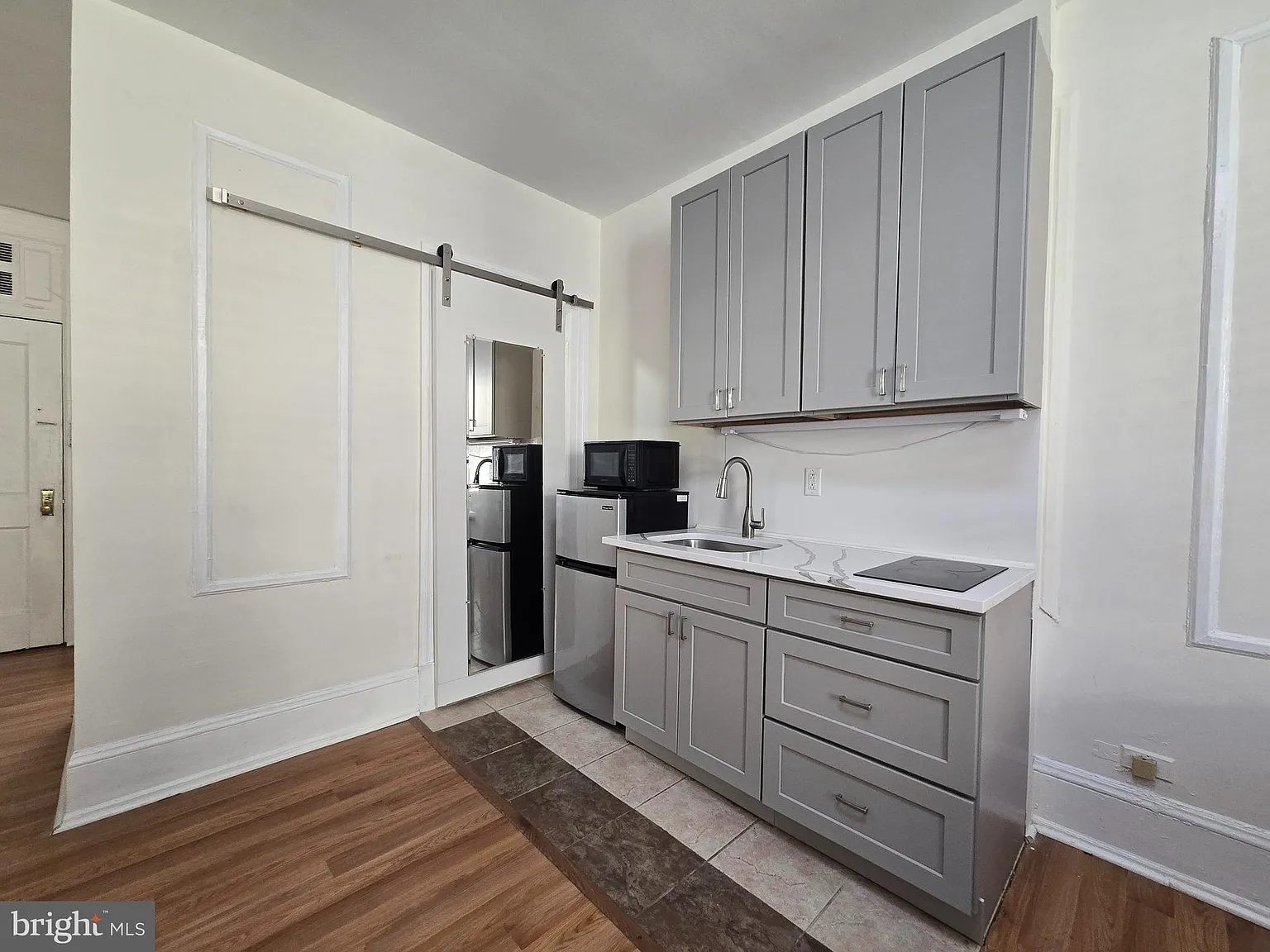 Arts Condominium — Photo 3