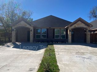 103 Sabine Ave #B, Cleburne, TX 76031
