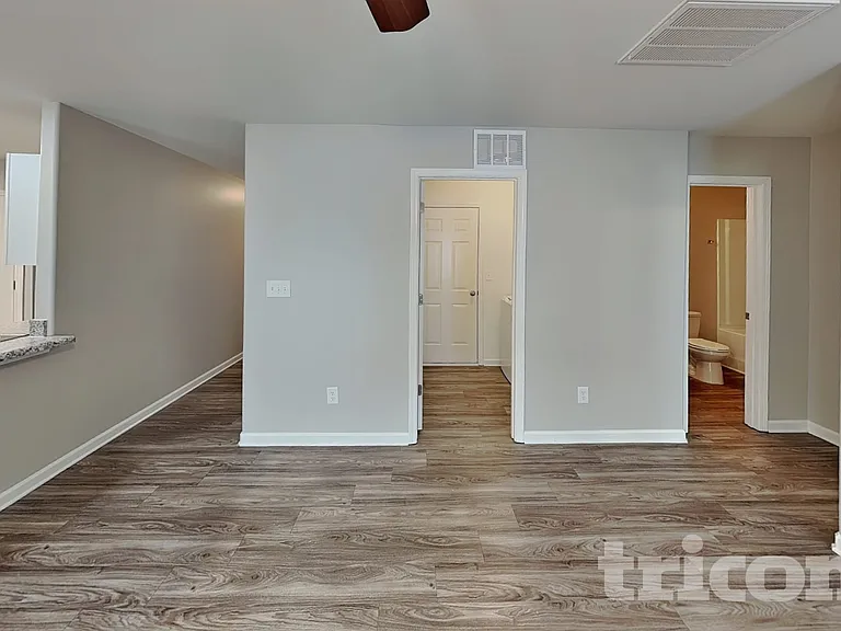 339 Oakleigh Ln — Photo 2