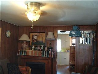 3rd image of 1013 E Elbe St