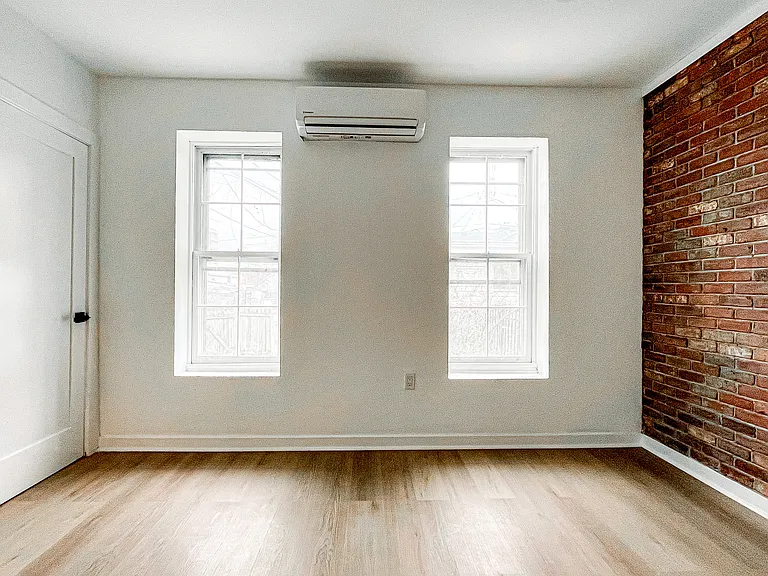 208 Warren St #3 — Photo 6