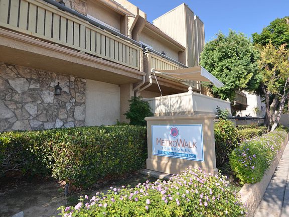 3rd image of 1620 N San Fernando Blvd APT 13