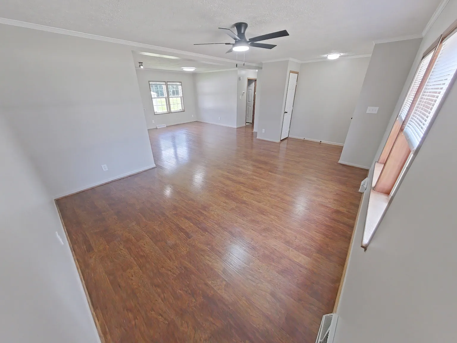 3 bed, 1642 sqft, $2,000 — Photo 3