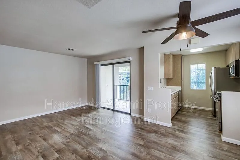 2 bed, 2.0 bath, 881 sqft, $2,750 — Photo 4