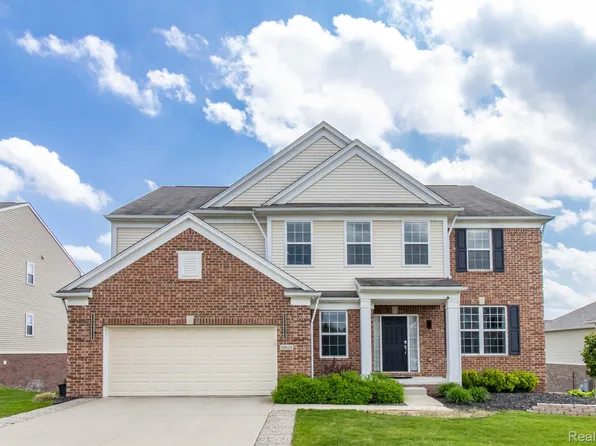 58629 Winnowing Cir S, South Lyon, MI 48178