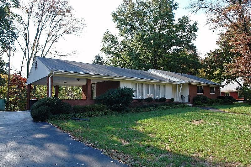 1st image of 2225 Bridle Ln