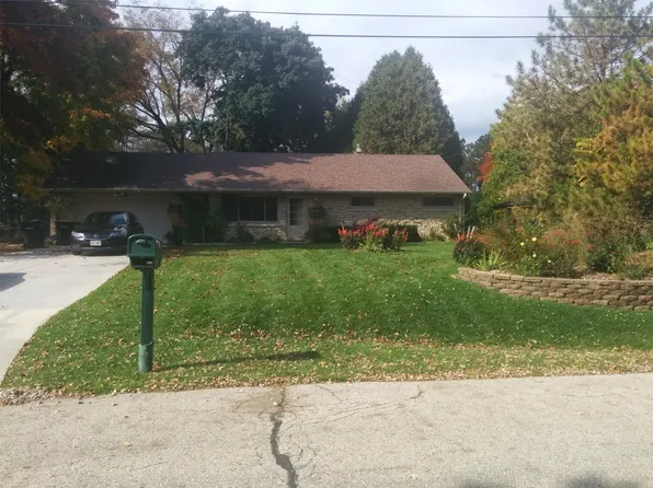 8727 N Kildeer Ct, Brown Deer, WI 53209