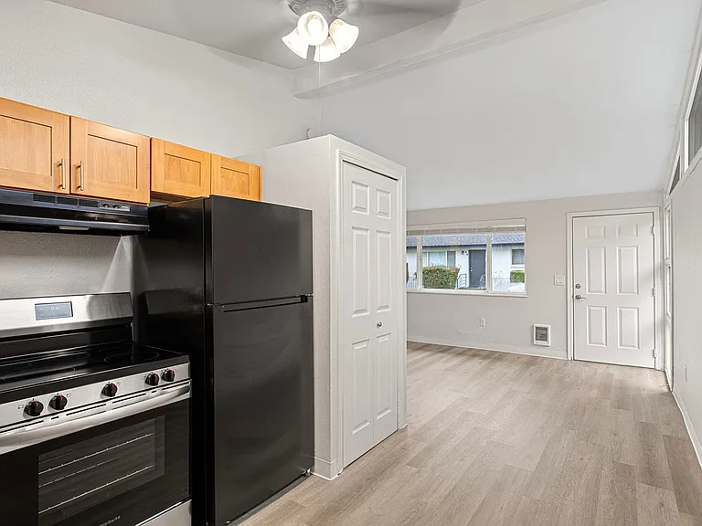 Manhattan Apartments - Normandy Park — Photo 81