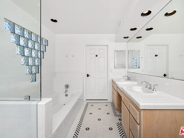 6206 Pacific Ave #2 — Photo 15