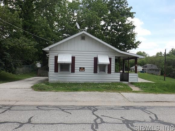 2nd image of 134 E Elm St