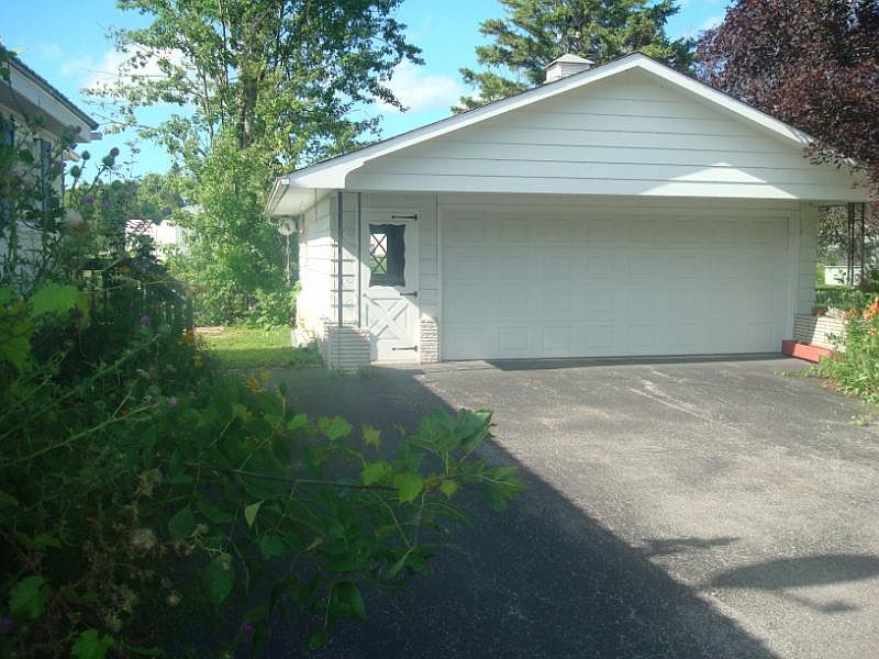 2nd image of 211 Pleasant Valley Rd