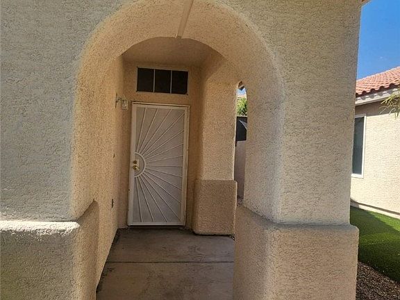 3rd image of 9837 Lenox Crest Pl