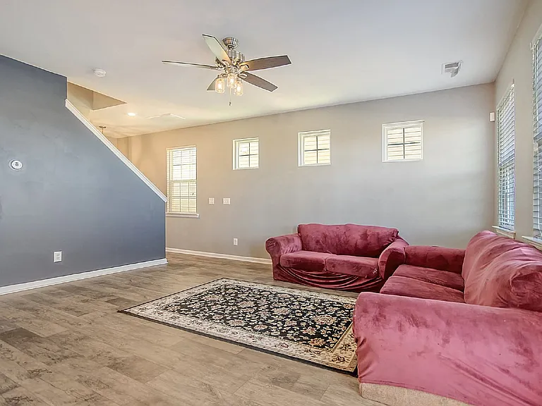 838 Redbud Ln — Photo 7