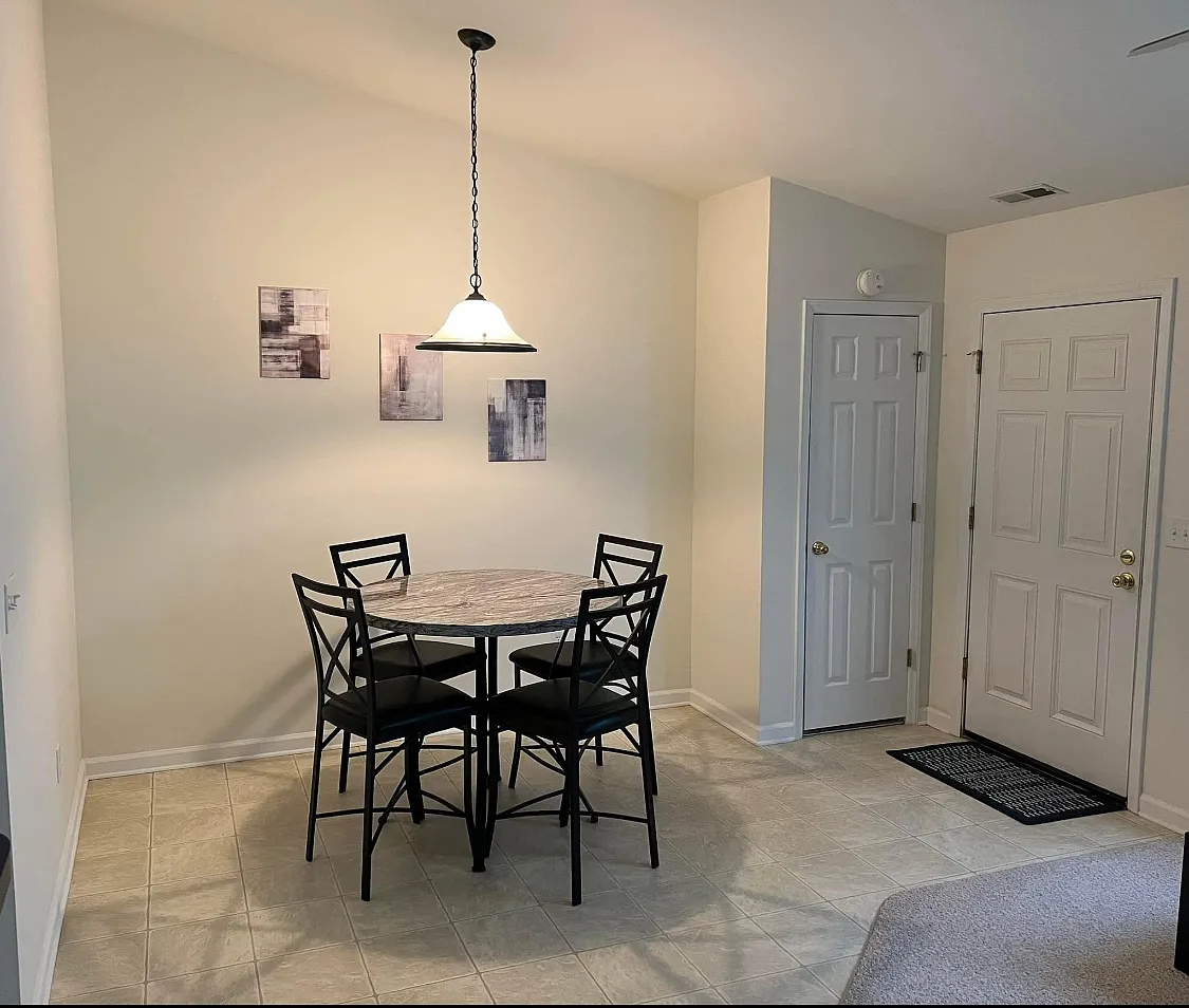 2 bed, 978 sqft, $2,000 — Photo 3