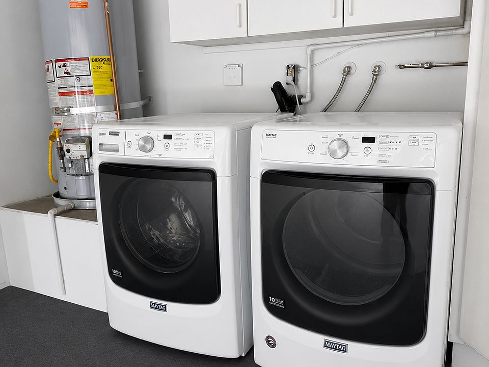 Washer/Dryer included (located in garage)