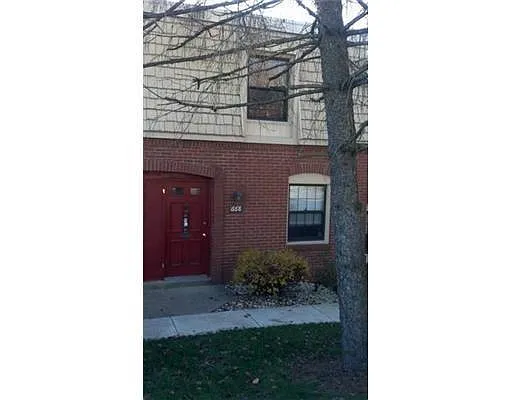 668 Carriage Cir photo 1