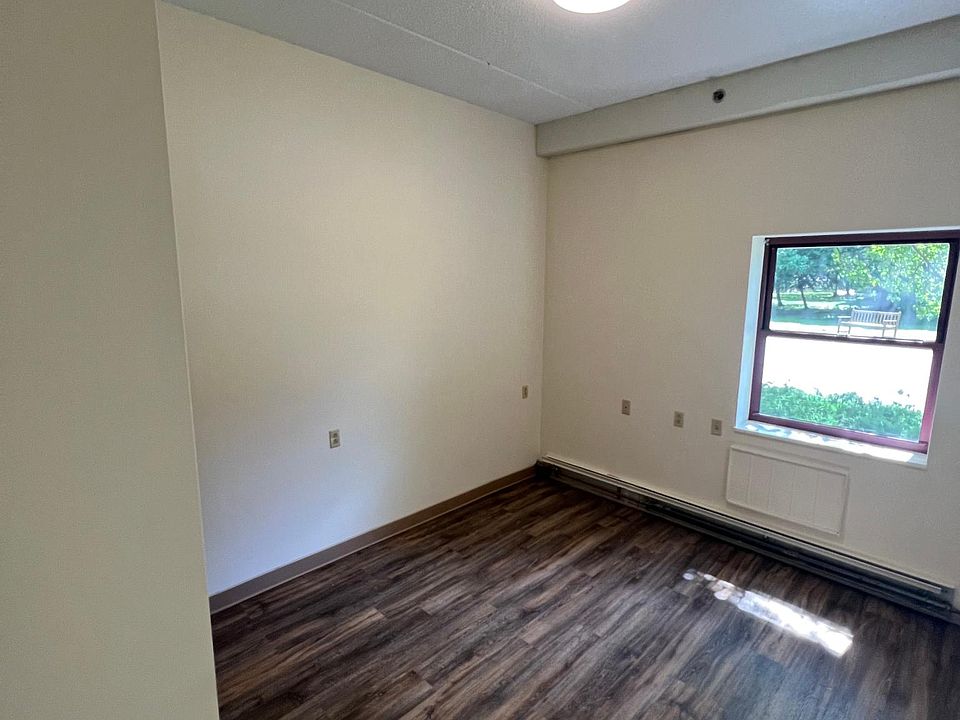1st image of 190 Kings Hwy