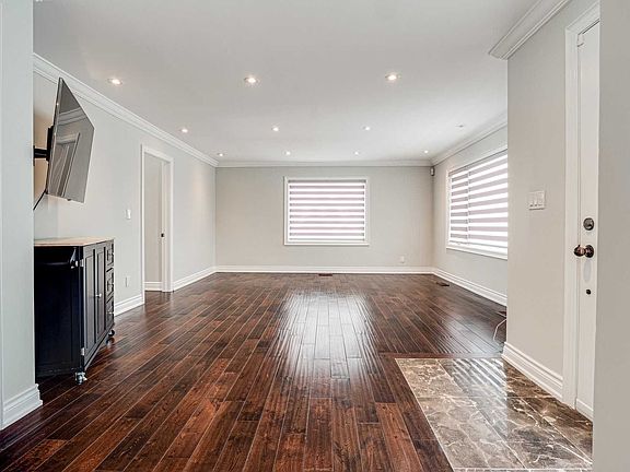 5th image of 18166 Leslie St