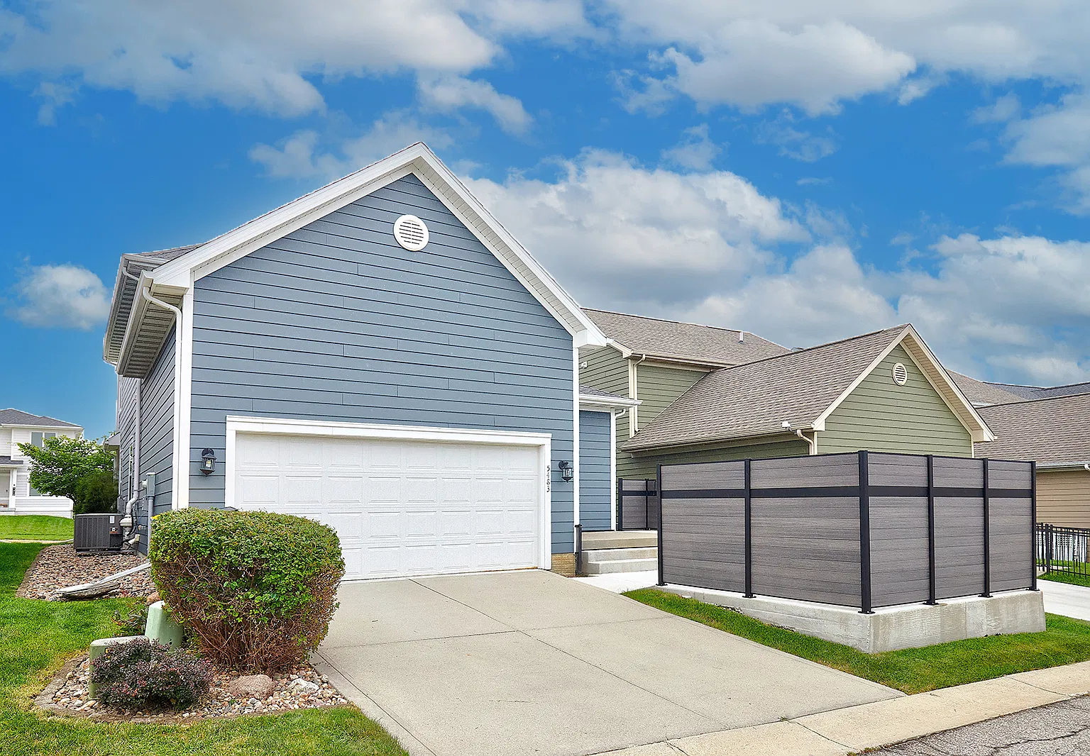 5 bed, 3.5 bath, 2700 sqft, $2,900 — Photo 2