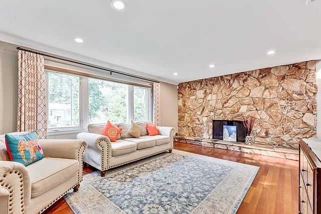 3 bed, 3.5 bath, 2351 sqft, $5,300 — Photo 3